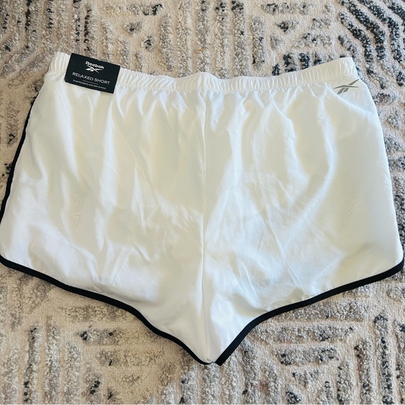 Reebok‎ Women’s Burst Heritage Shorts in Stark White Size XL - Picture 3 of 6
